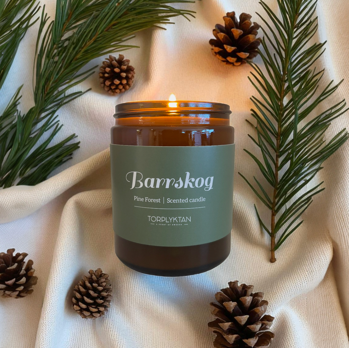 Håndlagde duftlys som sprer julestemning og passer som gave