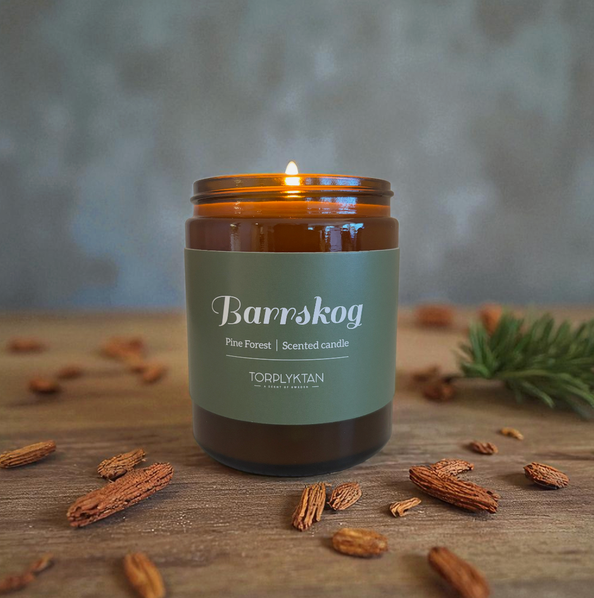 Håndlagde duftlys som sprer julestemning og passer som gave